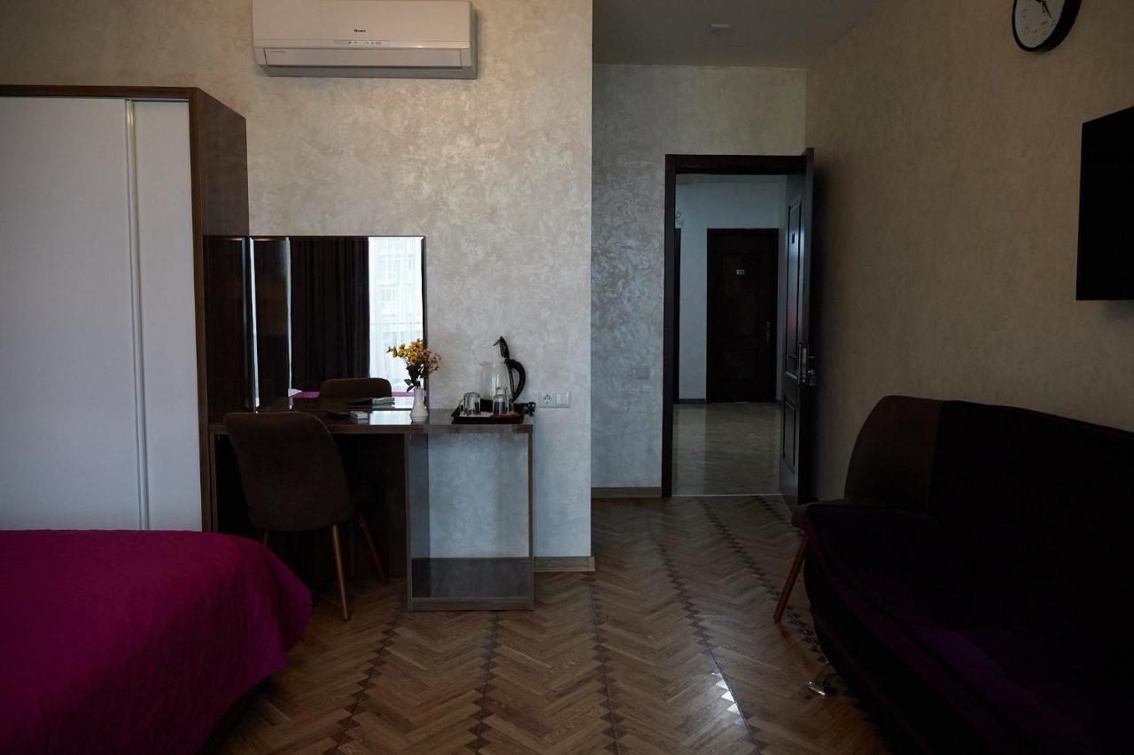 Hotel Lord Batumi Kültér fotó