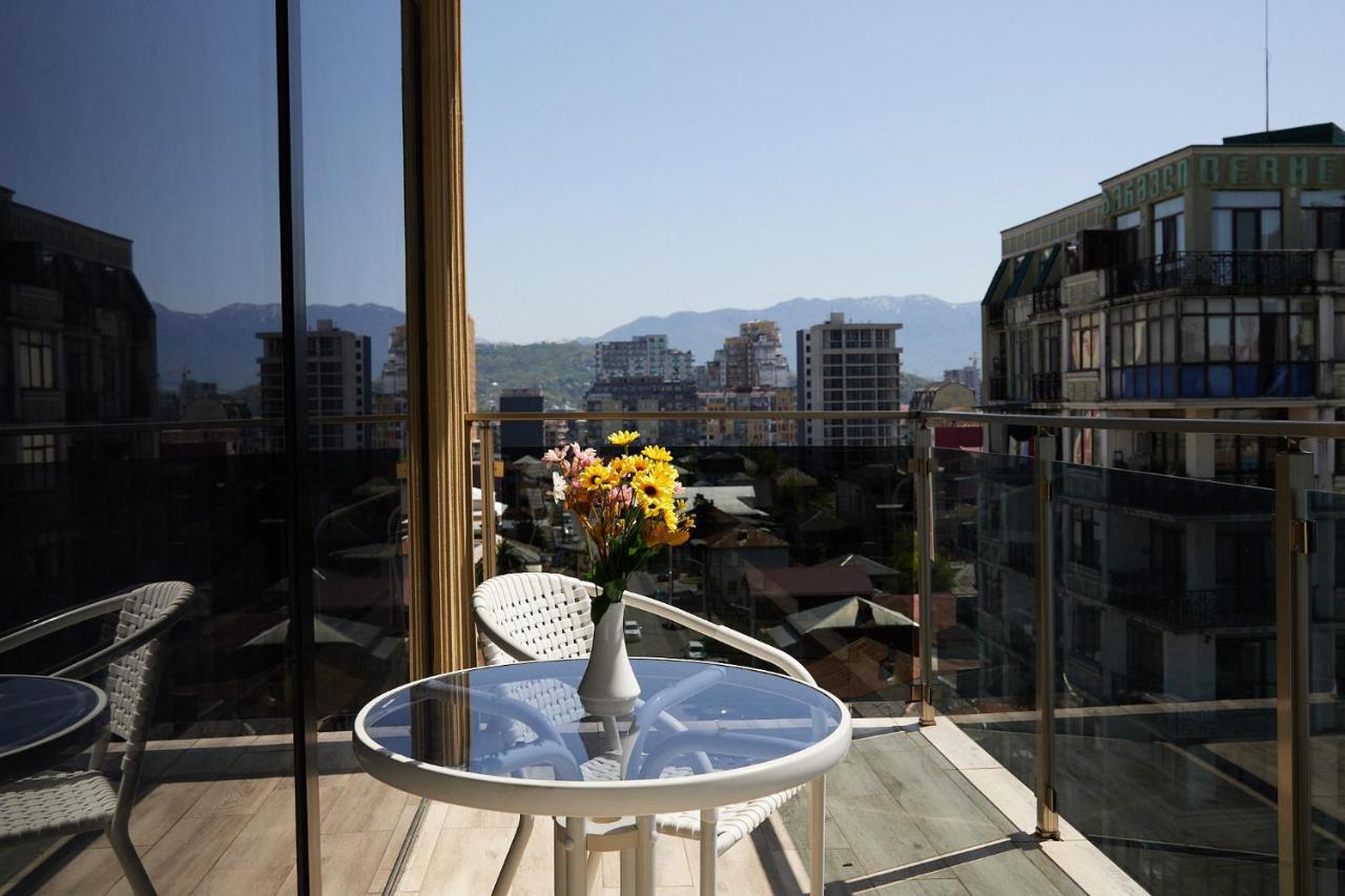 Hotel Lord Batumi Kültér fotó